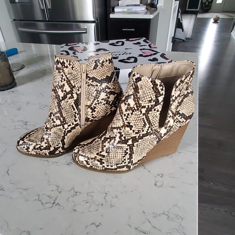 Wedge booties